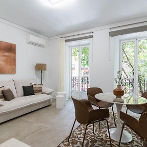 Modern And Bright-1Bedroom 2Bathrooms-La Latina